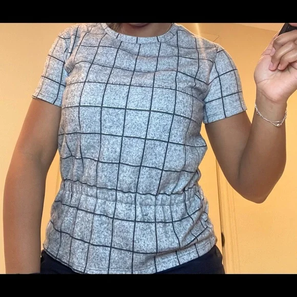 CLASSY TOP - Picture 2 of 2